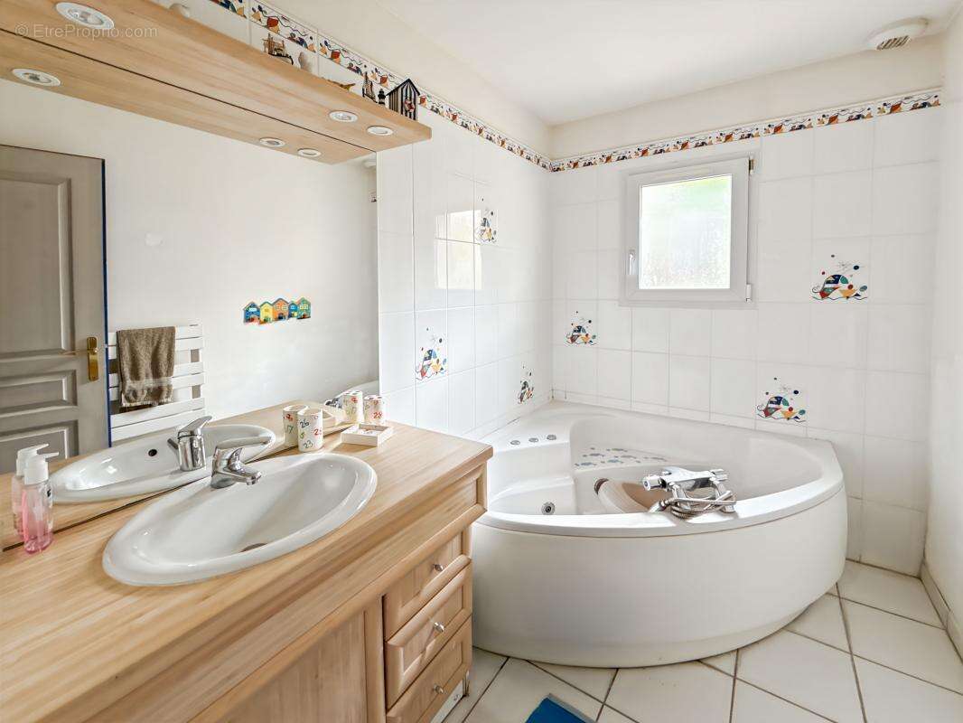 Maison à YVOY-LE-MARRON