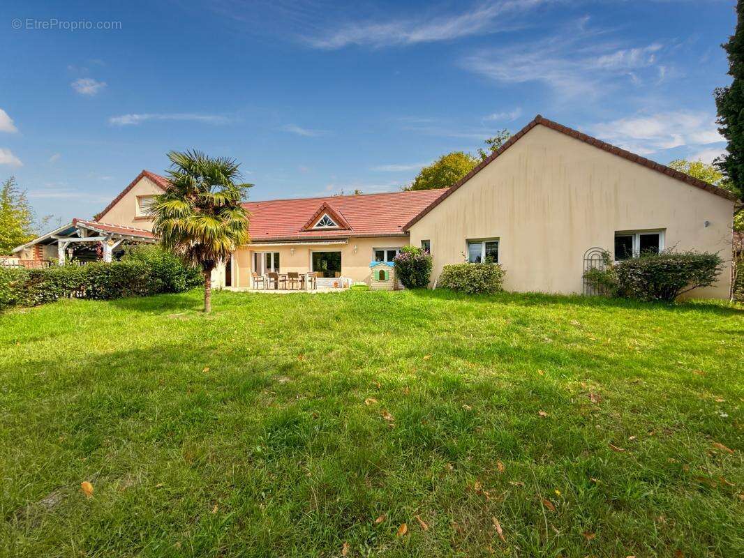 Maison à YVOY-LE-MARRON