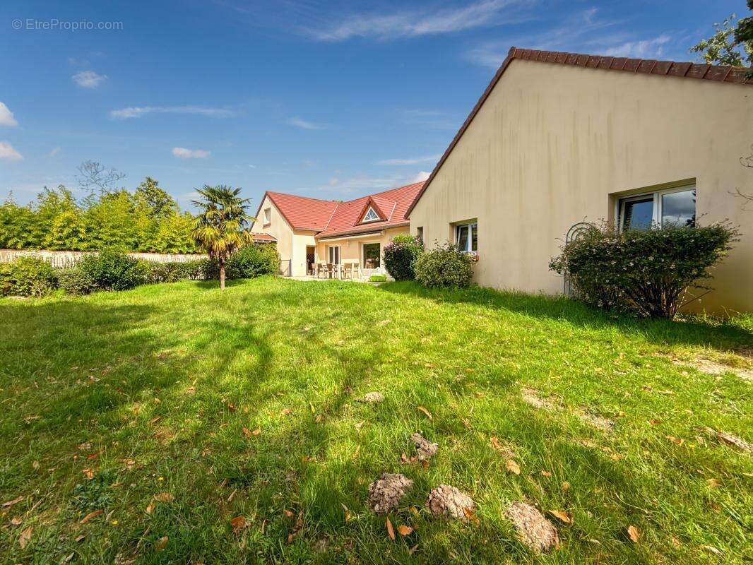 Maison à YVOY-LE-MARRON