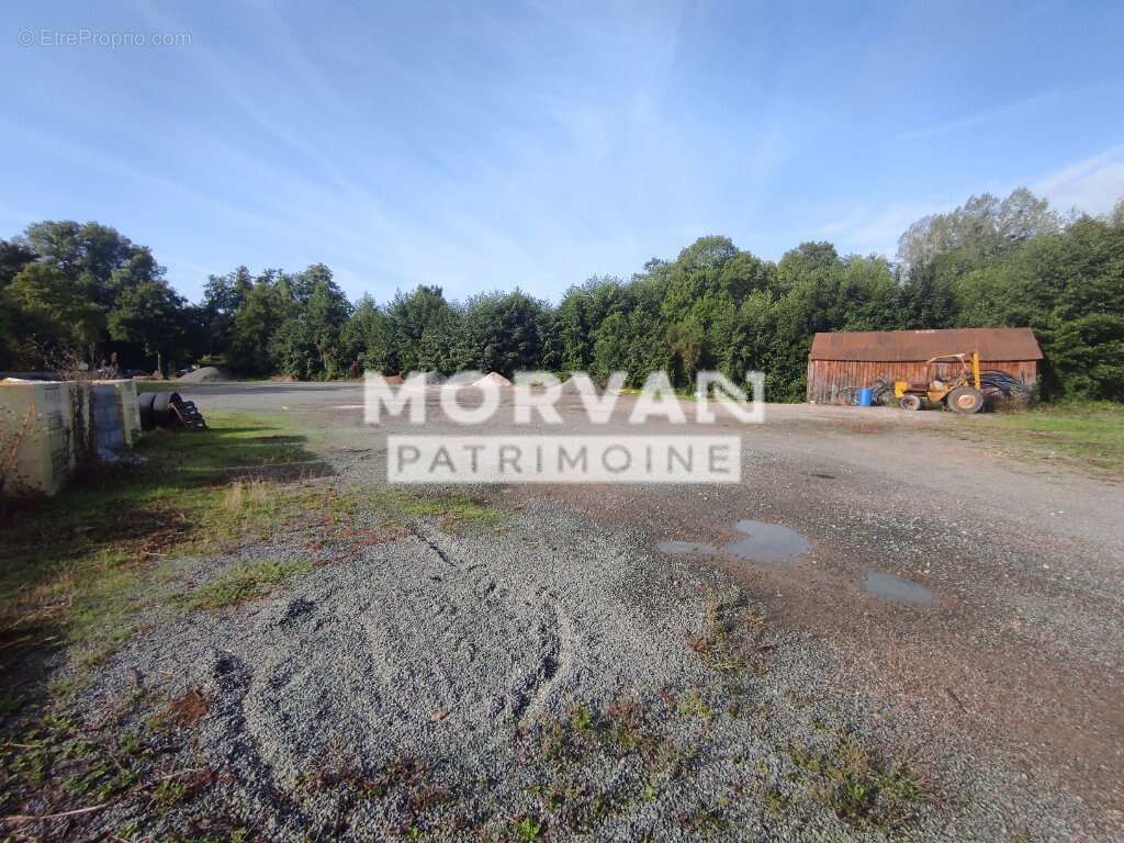 Terrain à MOULINS-ENGILBERT