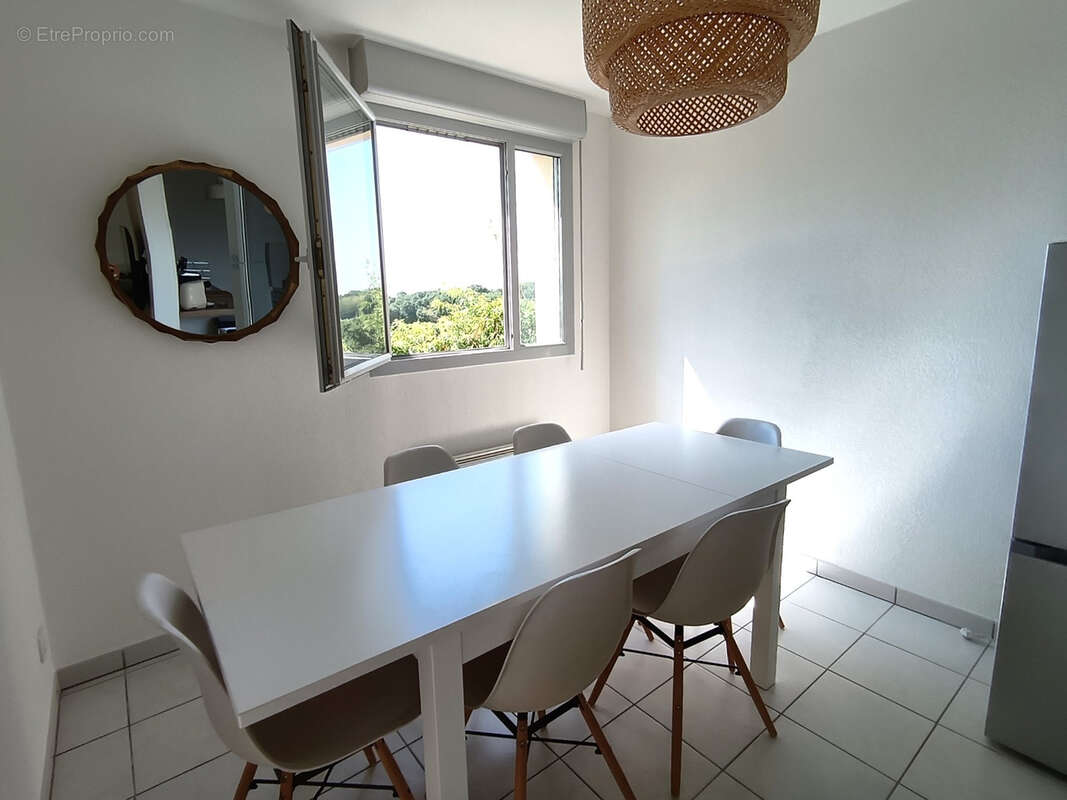 Appartement à SAINTE-FOY-DE-PEYROLIERES