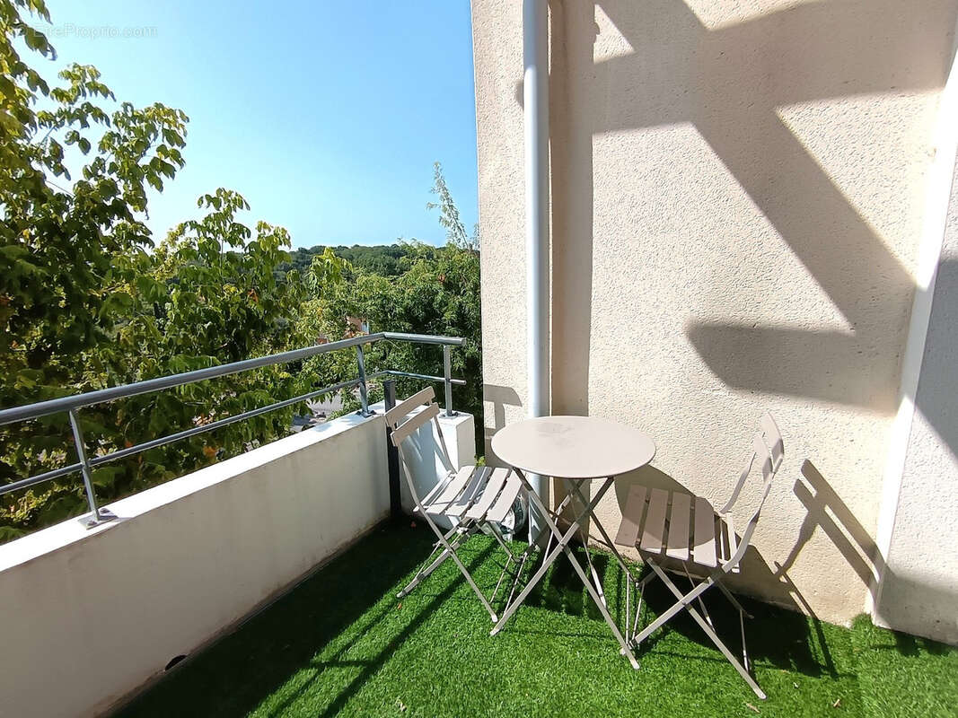 Appartement à SAINTE-FOY-DE-PEYROLIERES