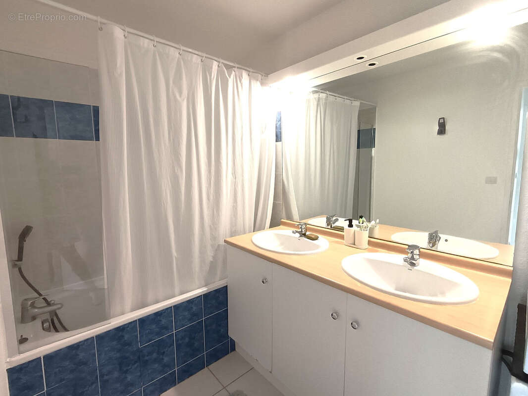 Appartement à SAINTE-FOY-DE-PEYROLIERES