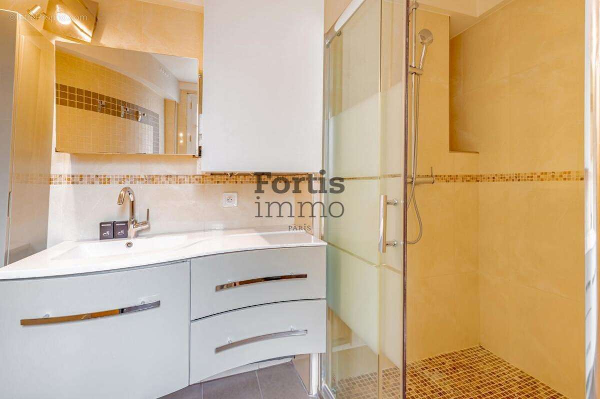 Appartement à PARIS-10E