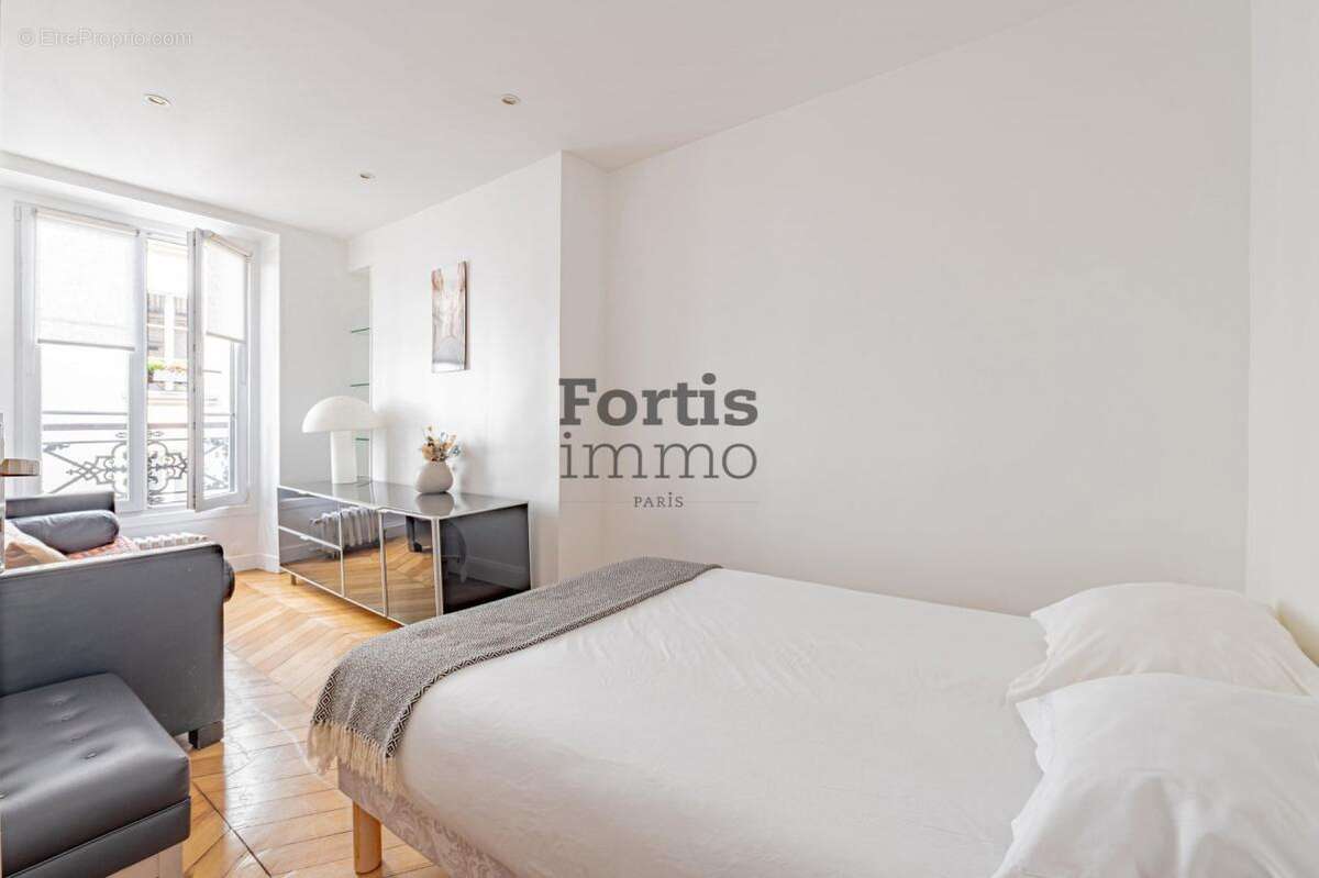 Appartement à PARIS-10E