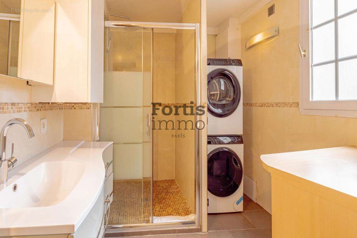 Appartement à PARIS-10E