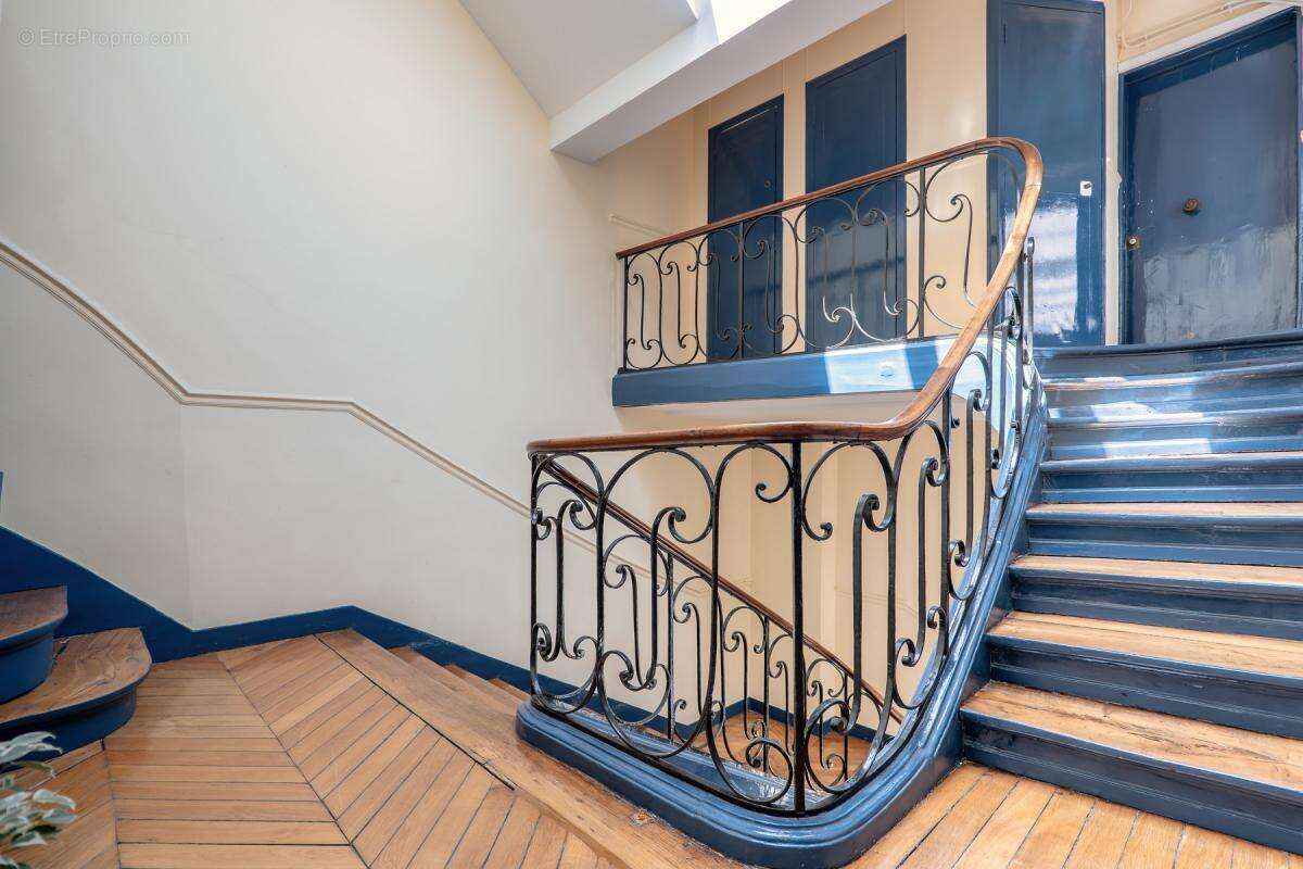 Appartement à PARIS-1E