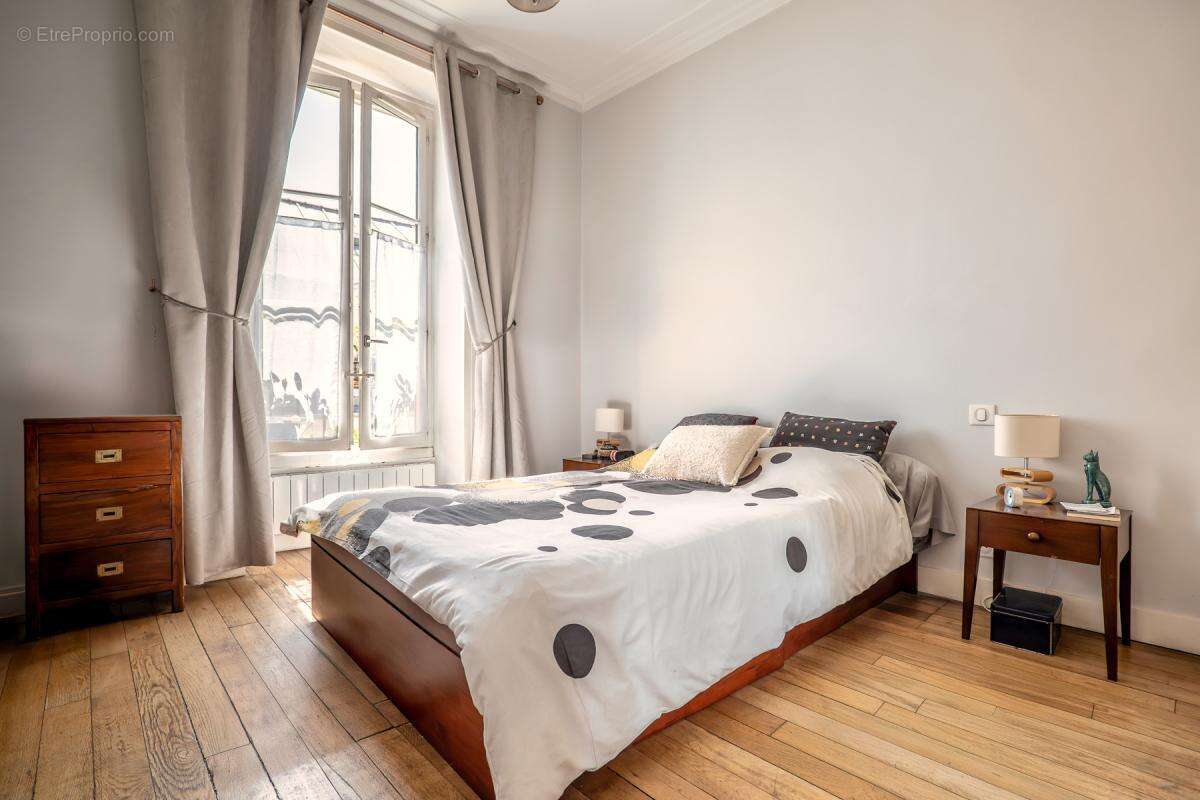 Appartement à PARIS-1E