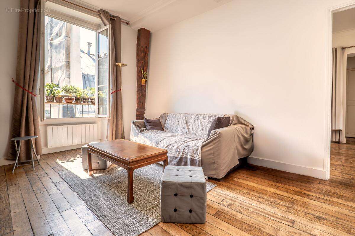 Appartement à PARIS-1E