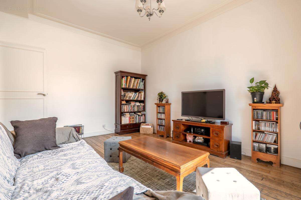 Appartement à PARIS-1E