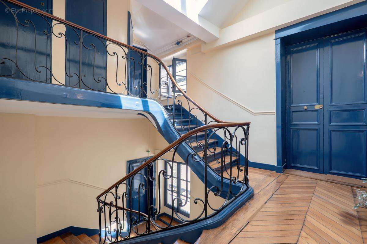 Appartement à PARIS-1E