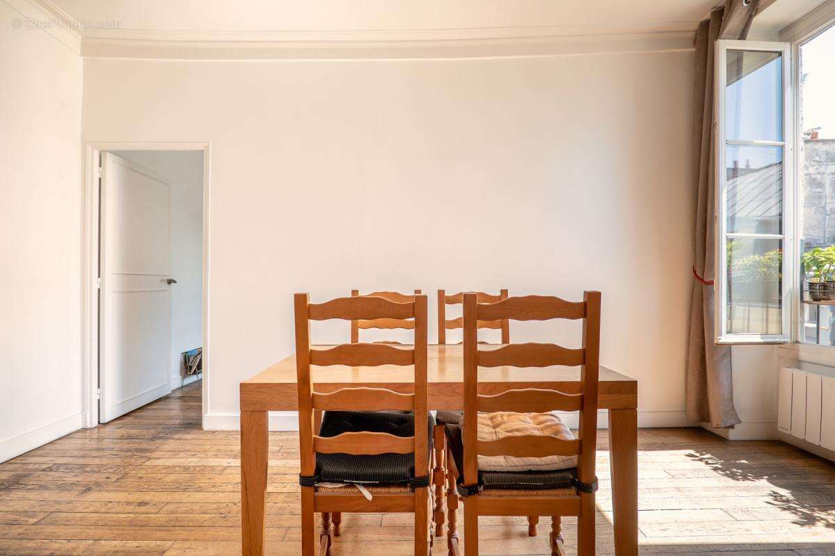 Appartement à PARIS-1E