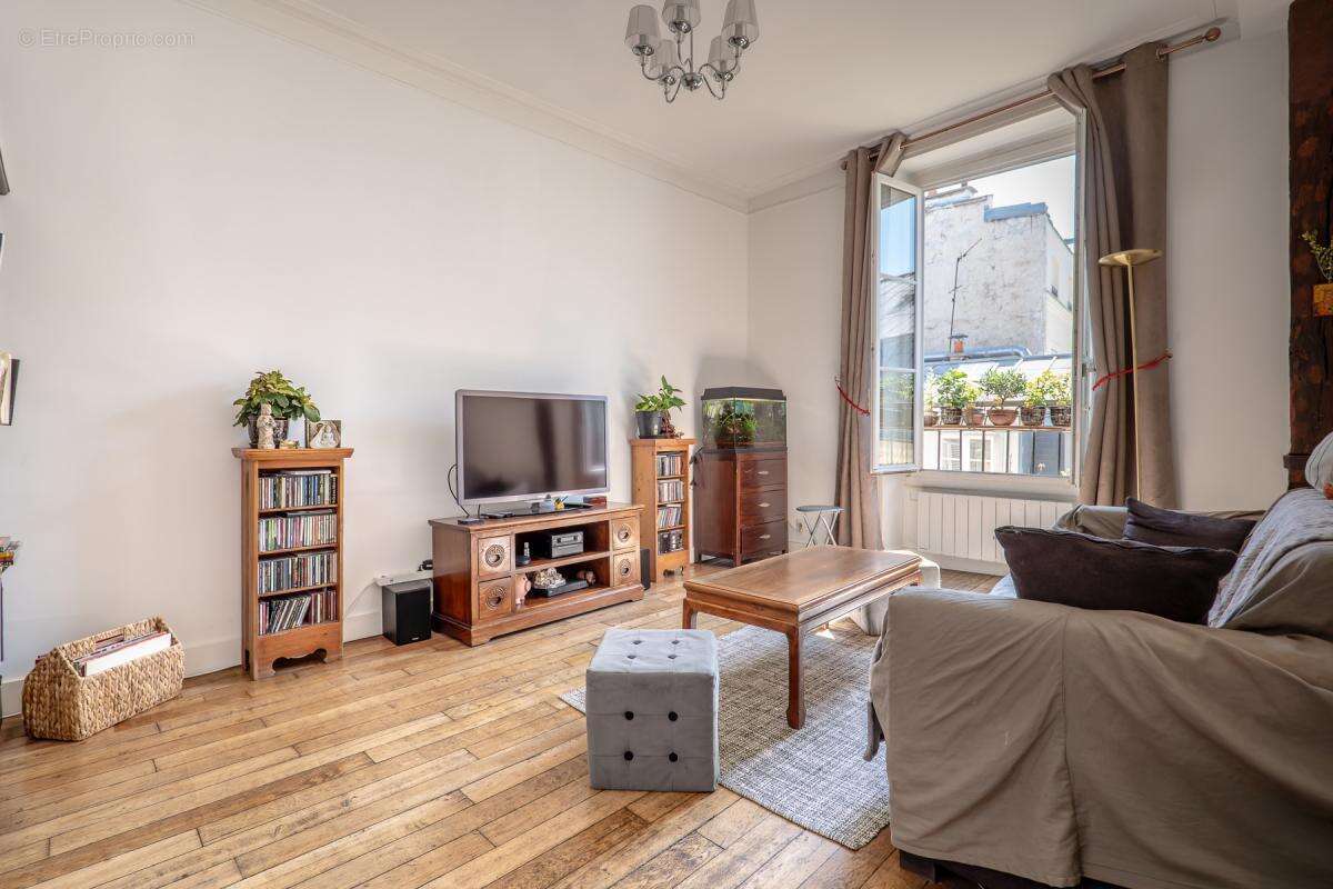 Appartement à PARIS-1E