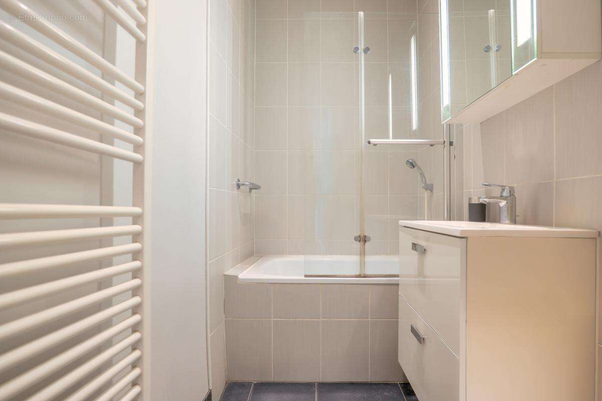 Appartement à PARIS-1E