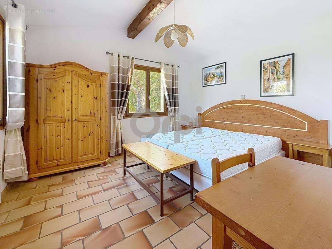 Maison à ROQUEBRUNE-SUR-ARGENS