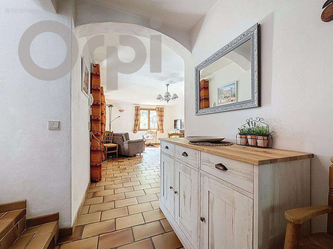 Maison à ROQUEBRUNE-SUR-ARGENS