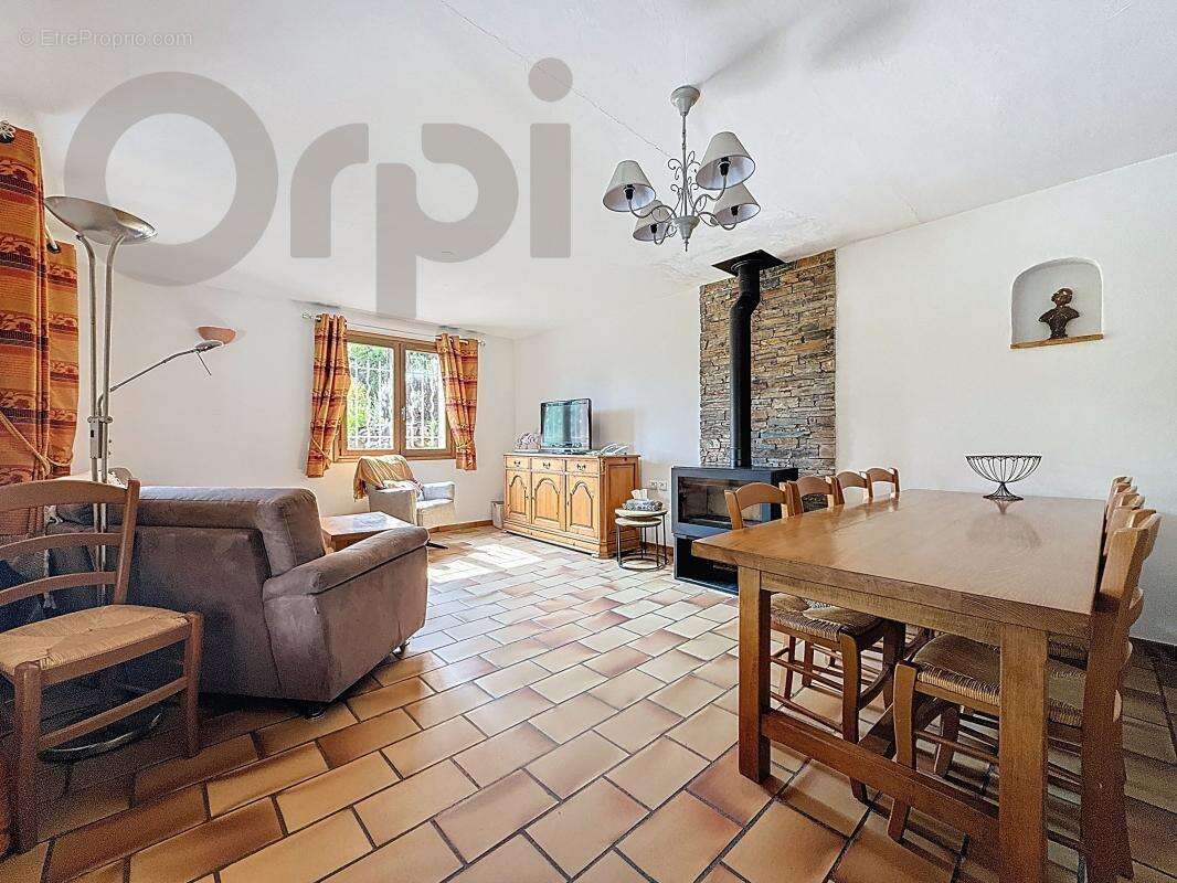 Maison à ROQUEBRUNE-SUR-ARGENS