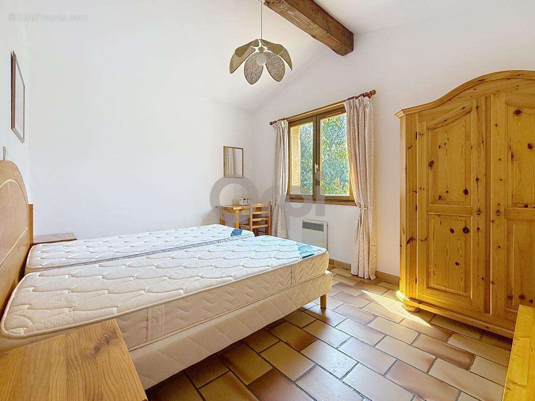 Maison à ROQUEBRUNE-SUR-ARGENS