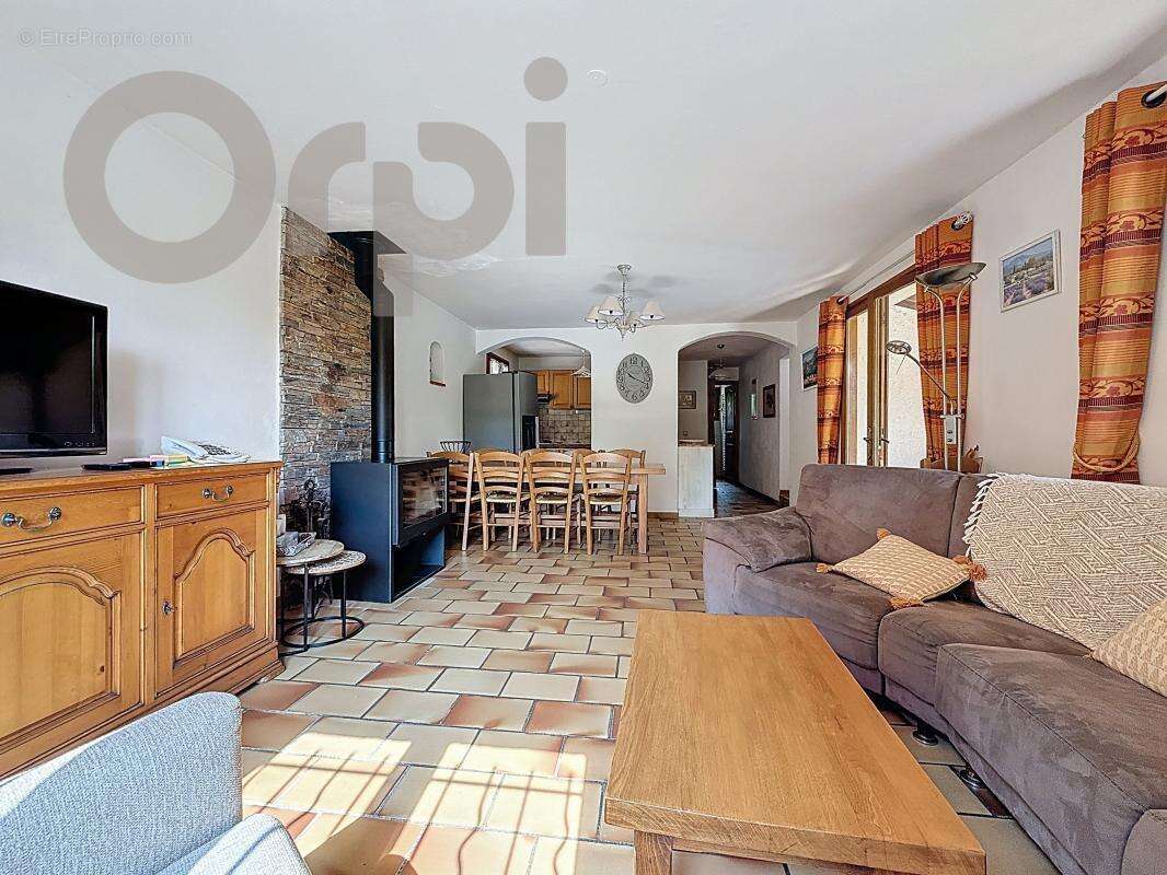 Maison à ROQUEBRUNE-SUR-ARGENS