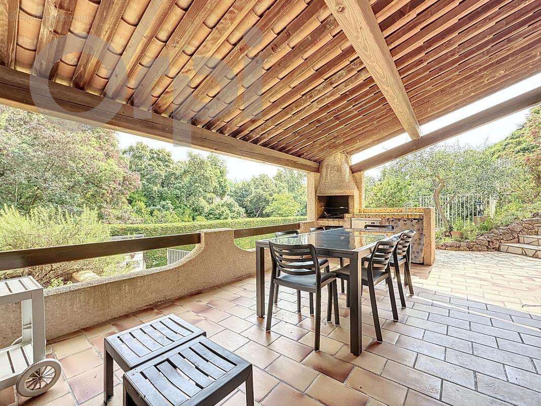 Maison à ROQUEBRUNE-SUR-ARGENS