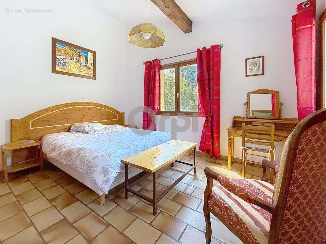 Maison à ROQUEBRUNE-SUR-ARGENS