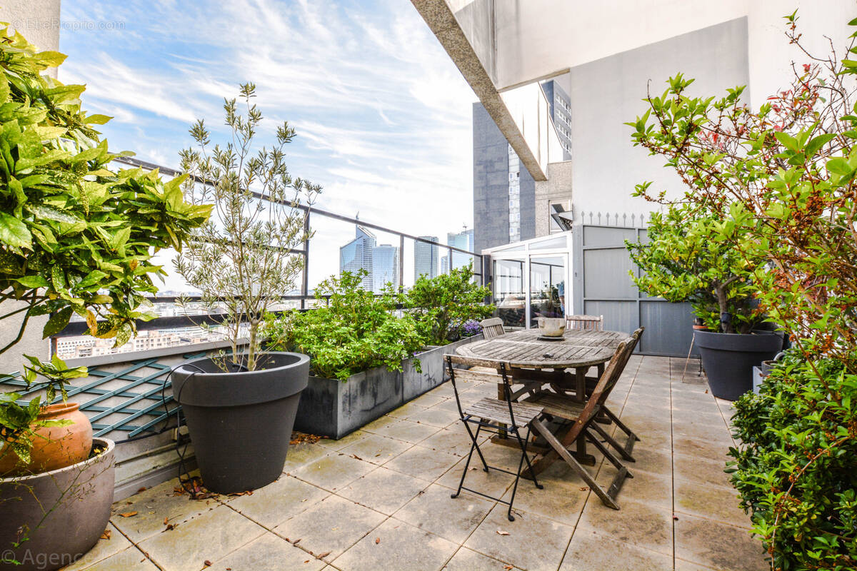 Appartement à COURBEVOIE