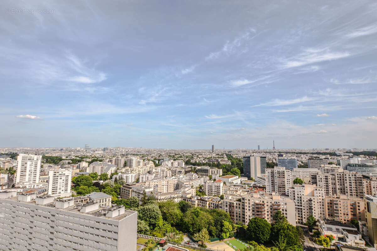 Appartement à COURBEVOIE