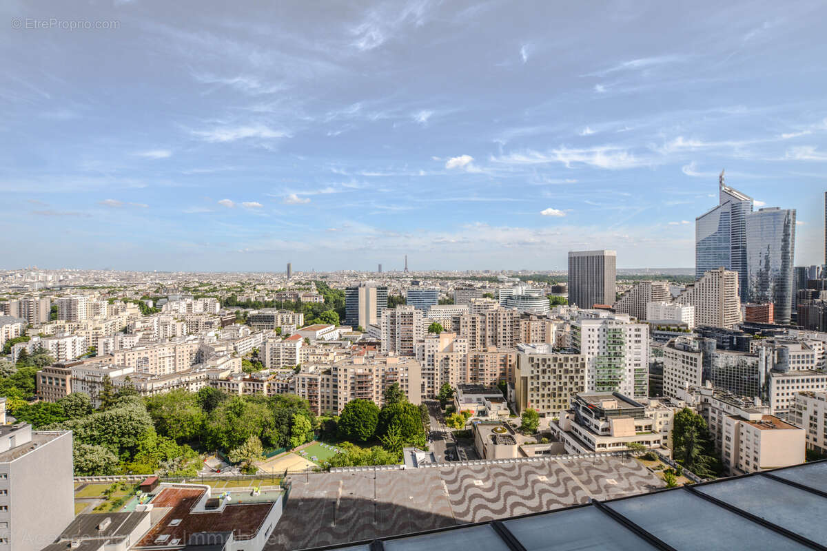 Appartement à COURBEVOIE