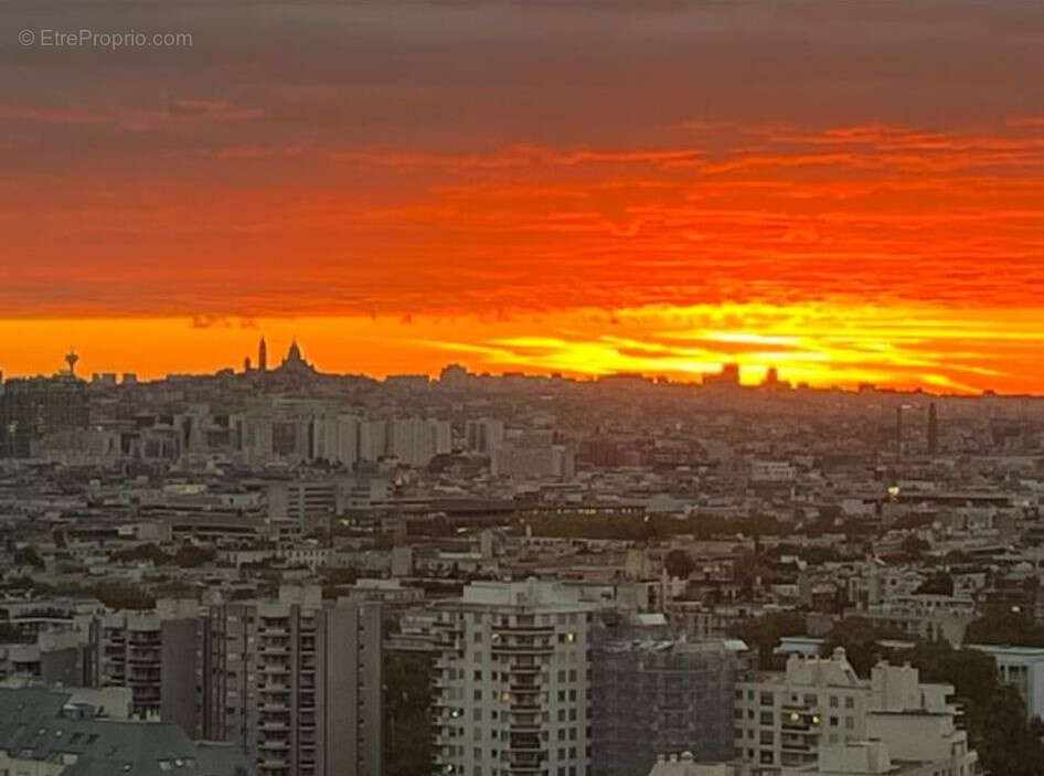 Appartement à COURBEVOIE