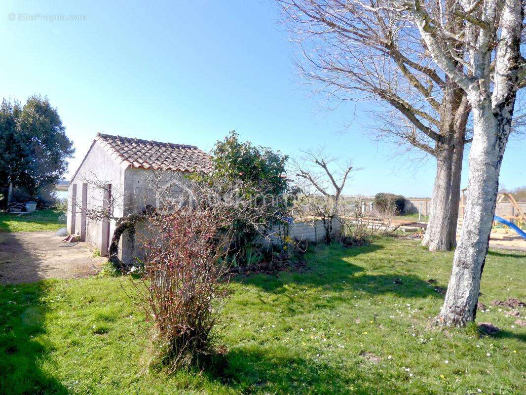 Terrain à HIERS-BROUAGE