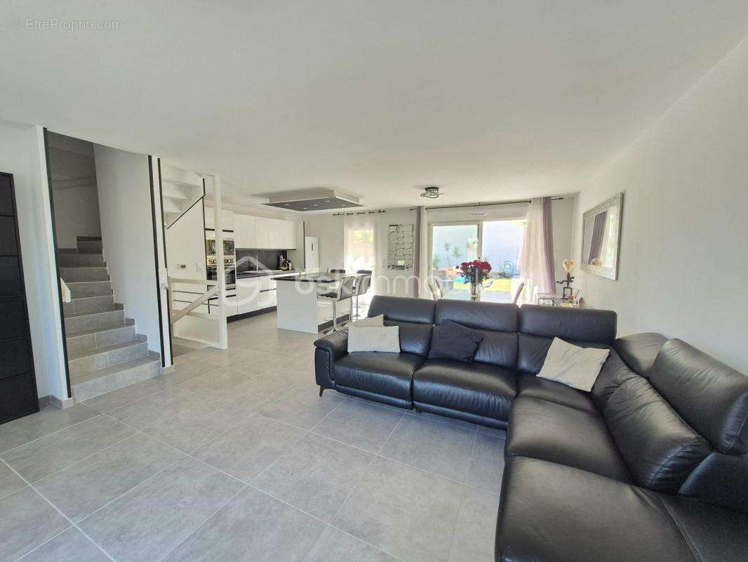 Maison à CARQUEIRANNE