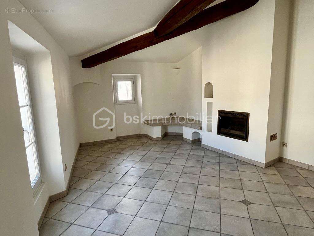 Appartement à ROQUEBRUNE-SUR-ARGENS