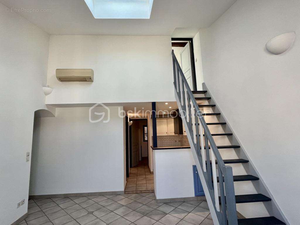 Appartement à ROQUEBRUNE-SUR-ARGENS