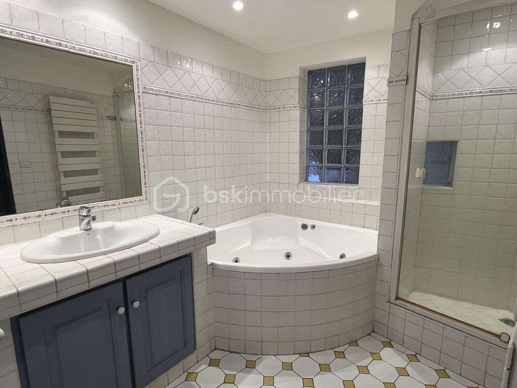 Appartement à ROQUEBRUNE-SUR-ARGENS