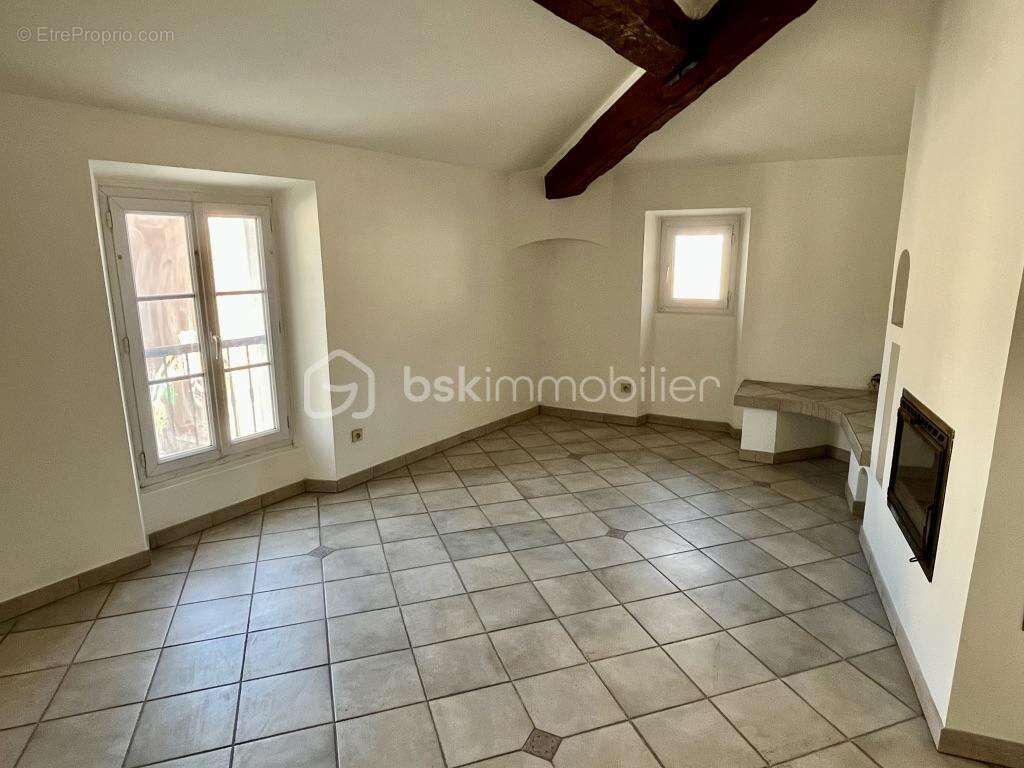 Appartement à ROQUEBRUNE-SUR-ARGENS