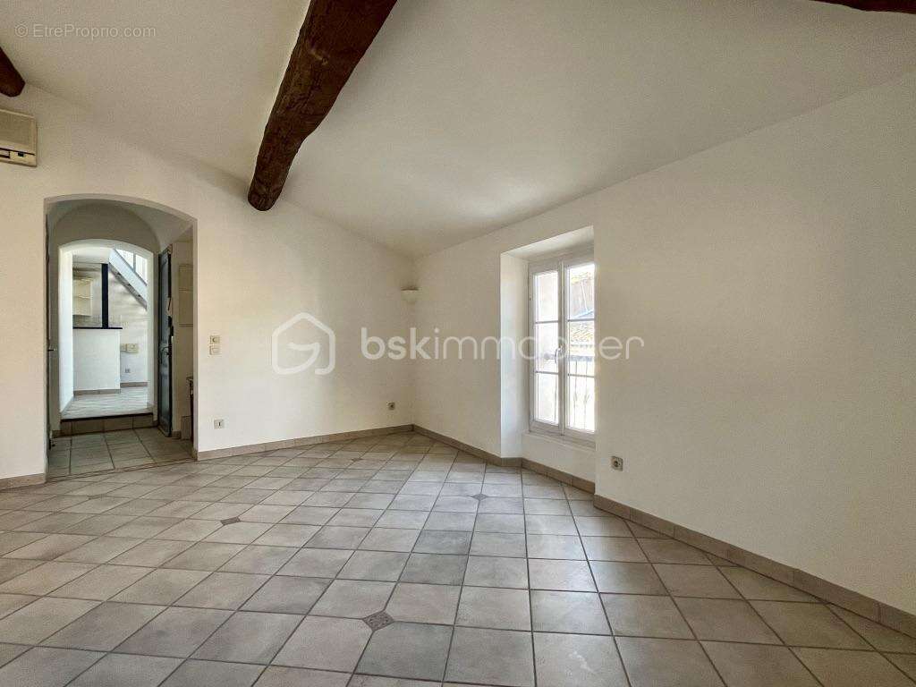 Appartement à ROQUEBRUNE-SUR-ARGENS
