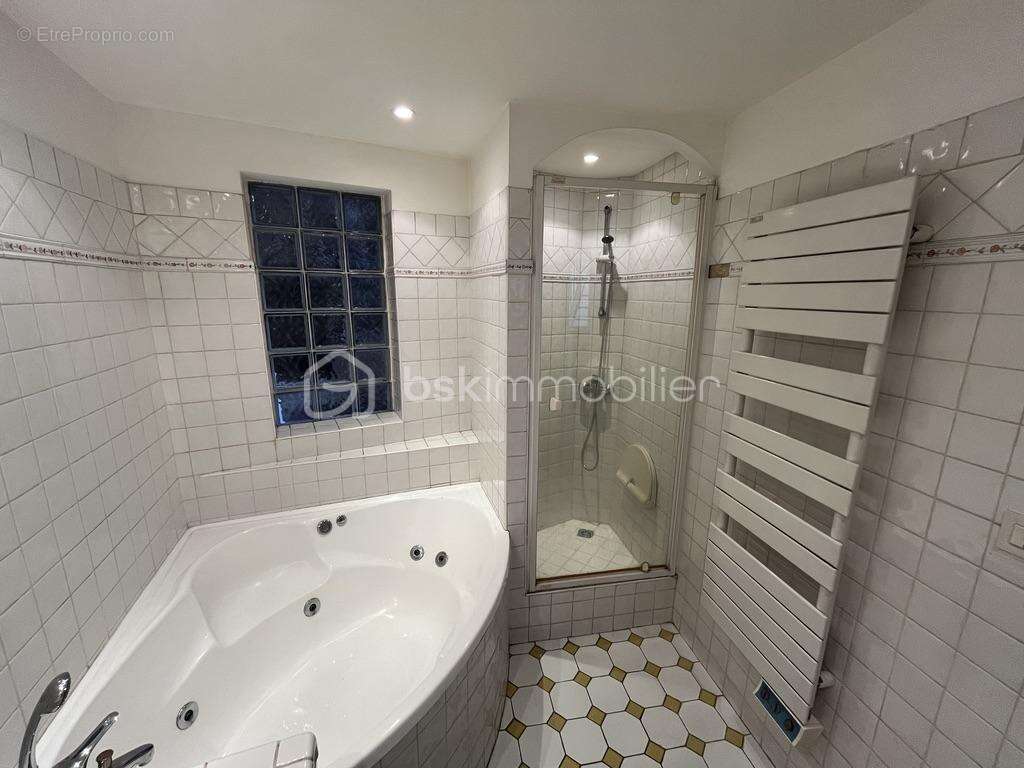 Appartement à ROQUEBRUNE-SUR-ARGENS
