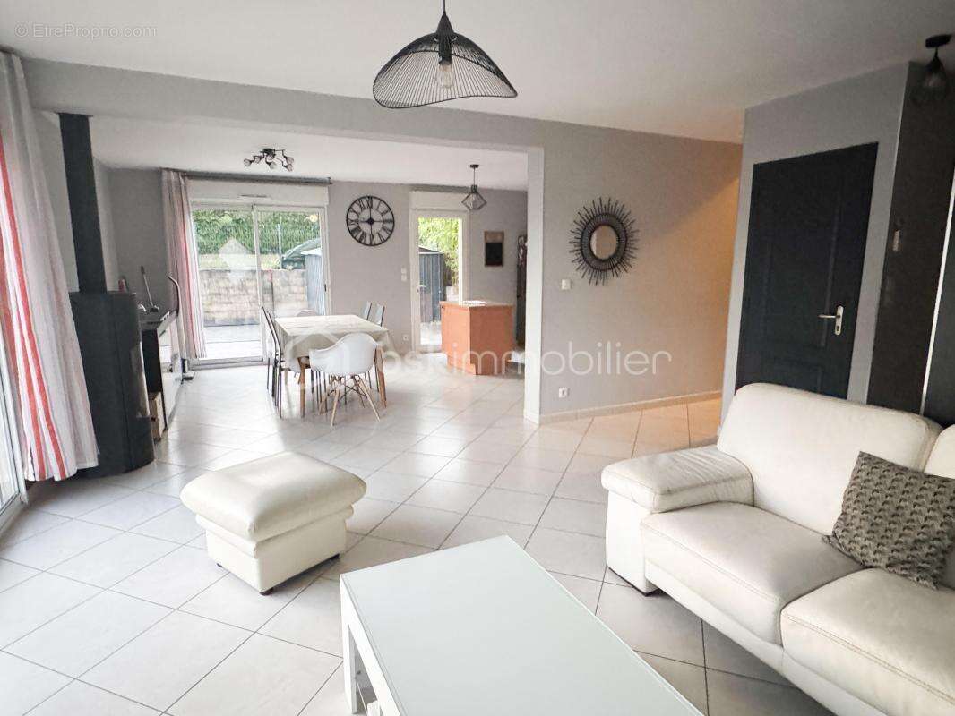 Maison à SAINT-PIERRE-LA-COUR