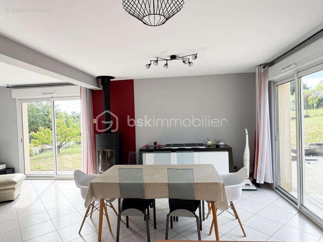 Maison à SAINT-PIERRE-LA-COUR