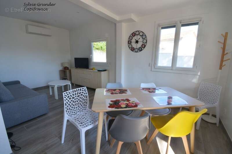 Maison à SAINT-MITRE-LES-REMPARTS