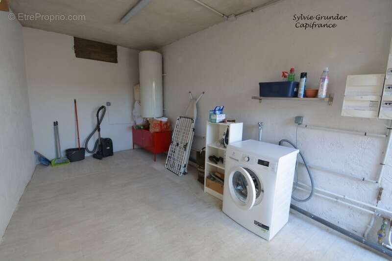 Maison à SAINT-MITRE-LES-REMPARTS