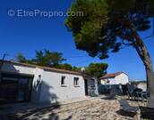 Maison à SAINT-MITRE-LES-REMPARTS