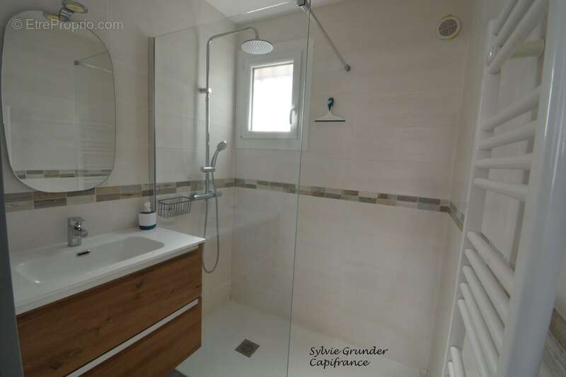 Maison à SAINT-MITRE-LES-REMPARTS