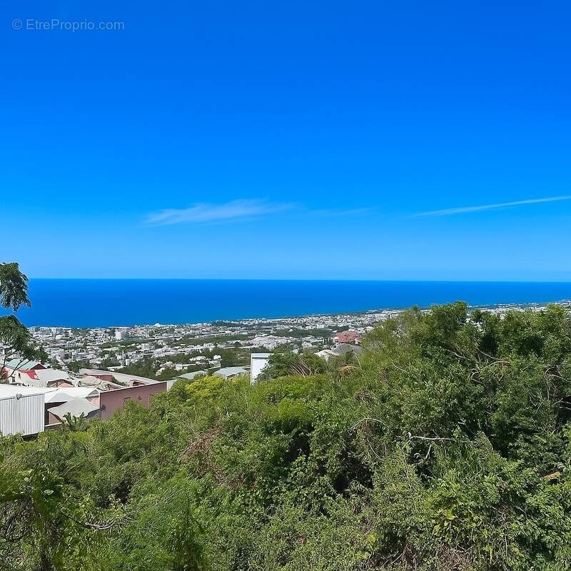 Terrain à SAINT-DENIS