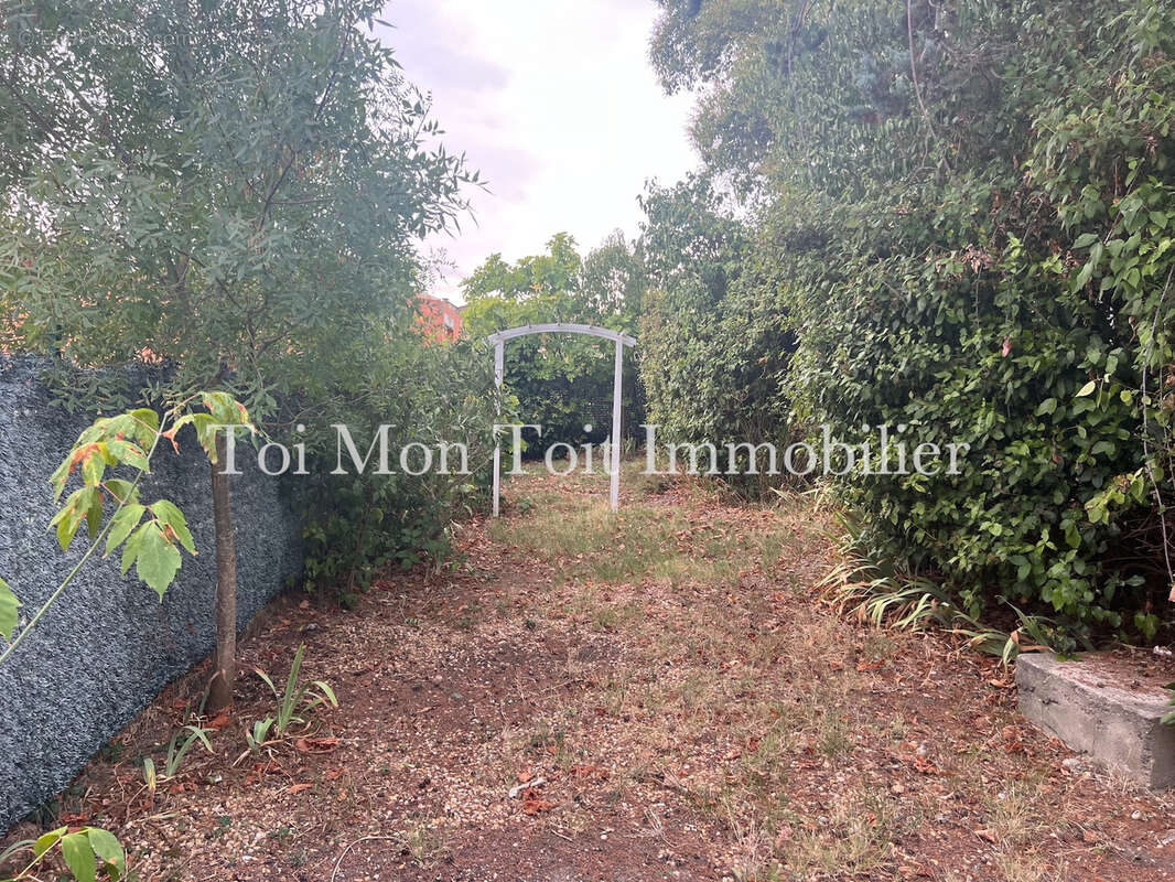 Terrain à AIGREMONT