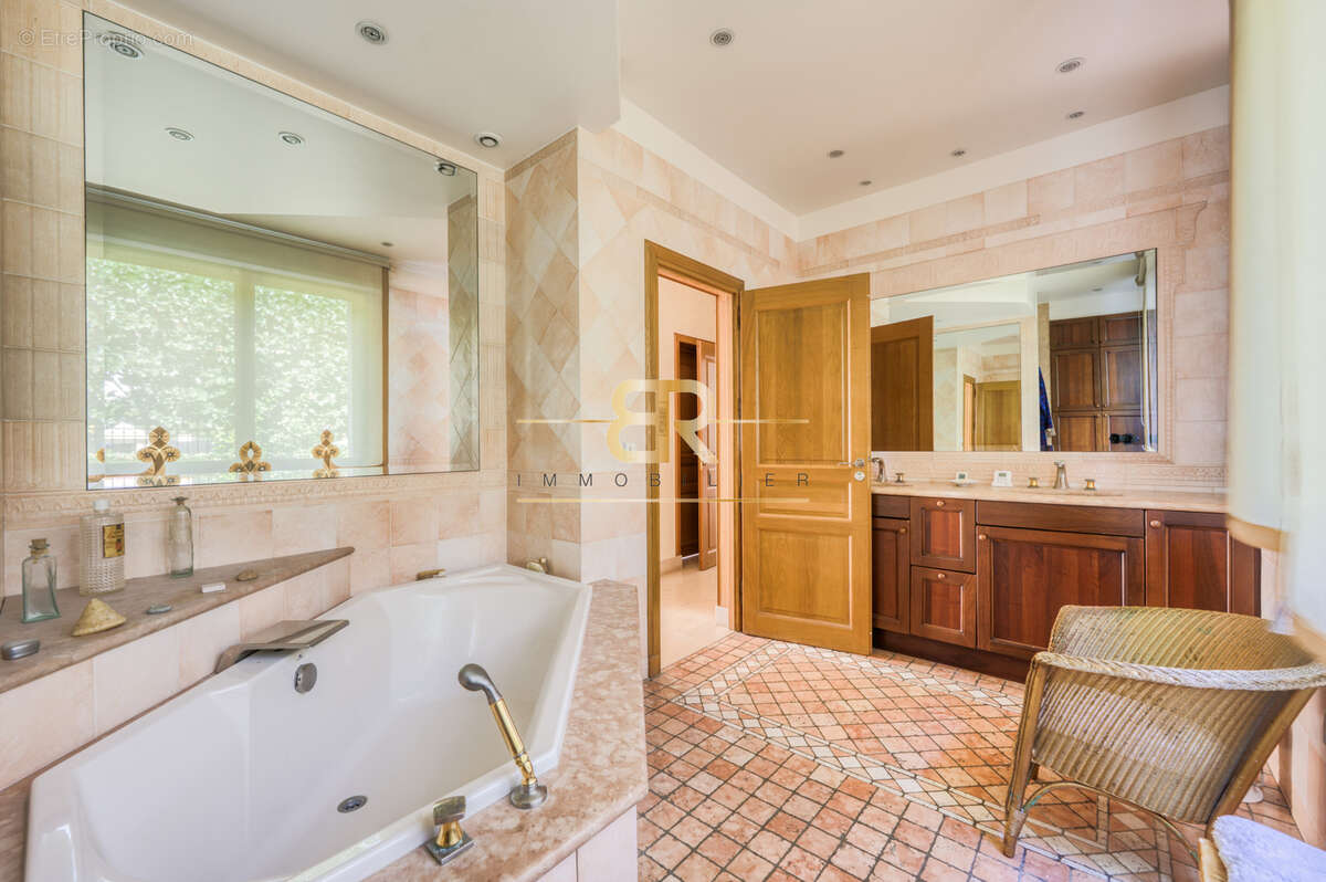 Maison à SAINT-MAUR-DES-FOSSES