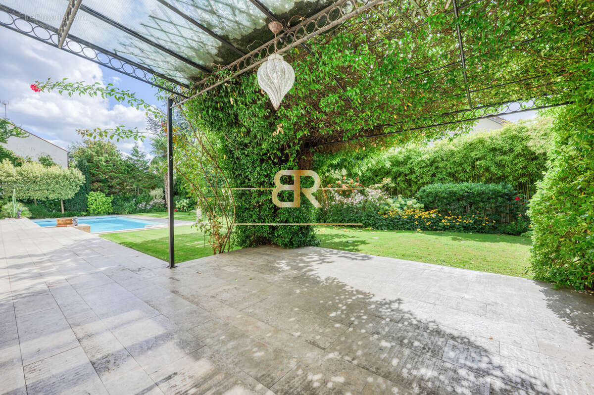 Maison à SAINT-MAUR-DES-FOSSES