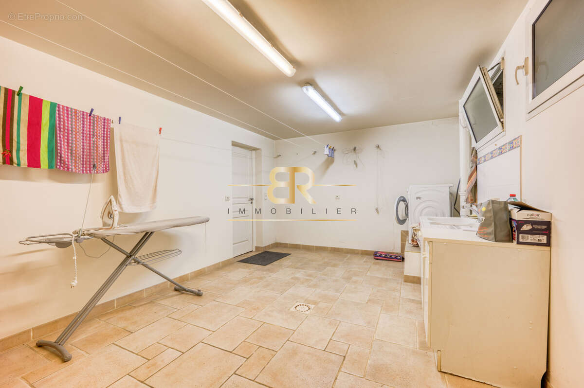 Maison à SAINT-MAUR-DES-FOSSES