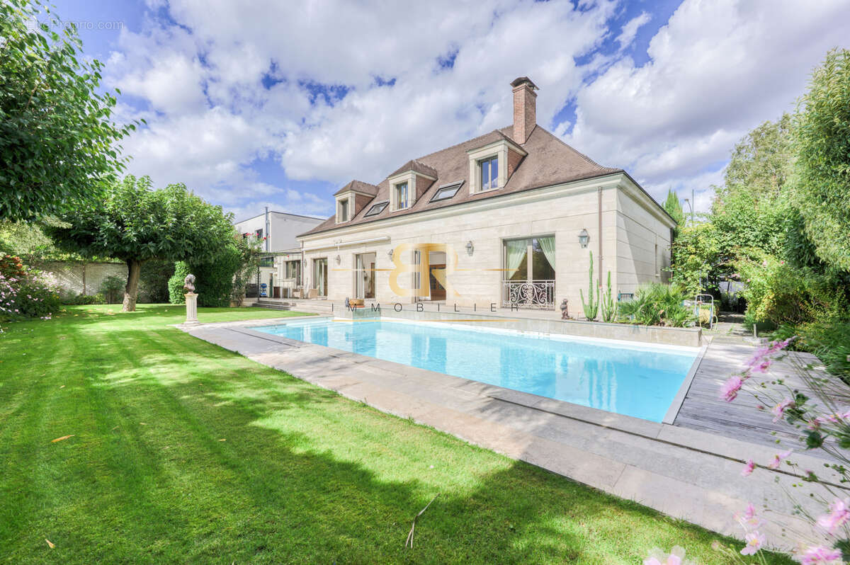 Maison à SAINT-MAUR-DES-FOSSES