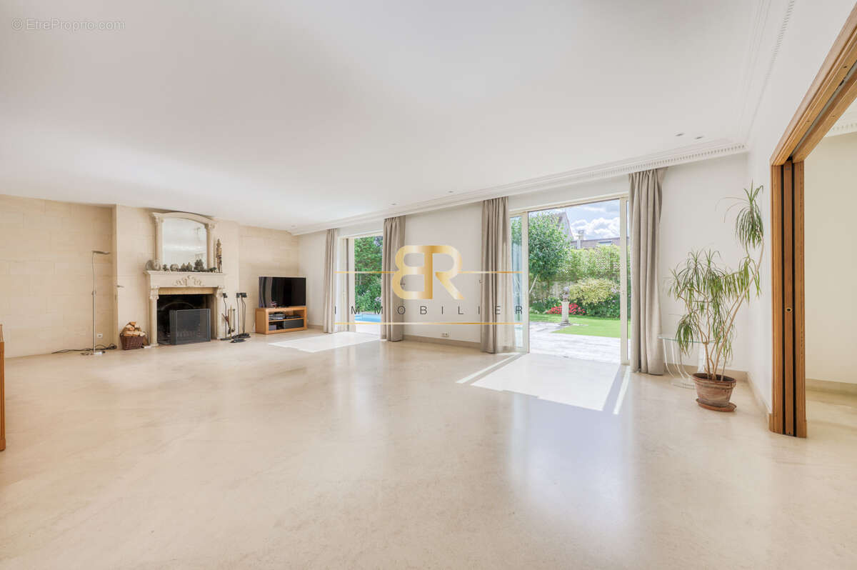 Maison à SAINT-MAUR-DES-FOSSES